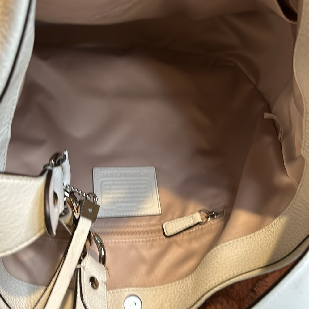NWOT Coach “ Park Avery” studded Hobo Bag
White pebbled Leather - Picture 8 of 16